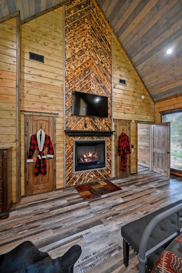 The Adirondack Honeymoon Hot Tub Soaking Tub Wood Burning Fireplace Stephens Gap Exterior foto