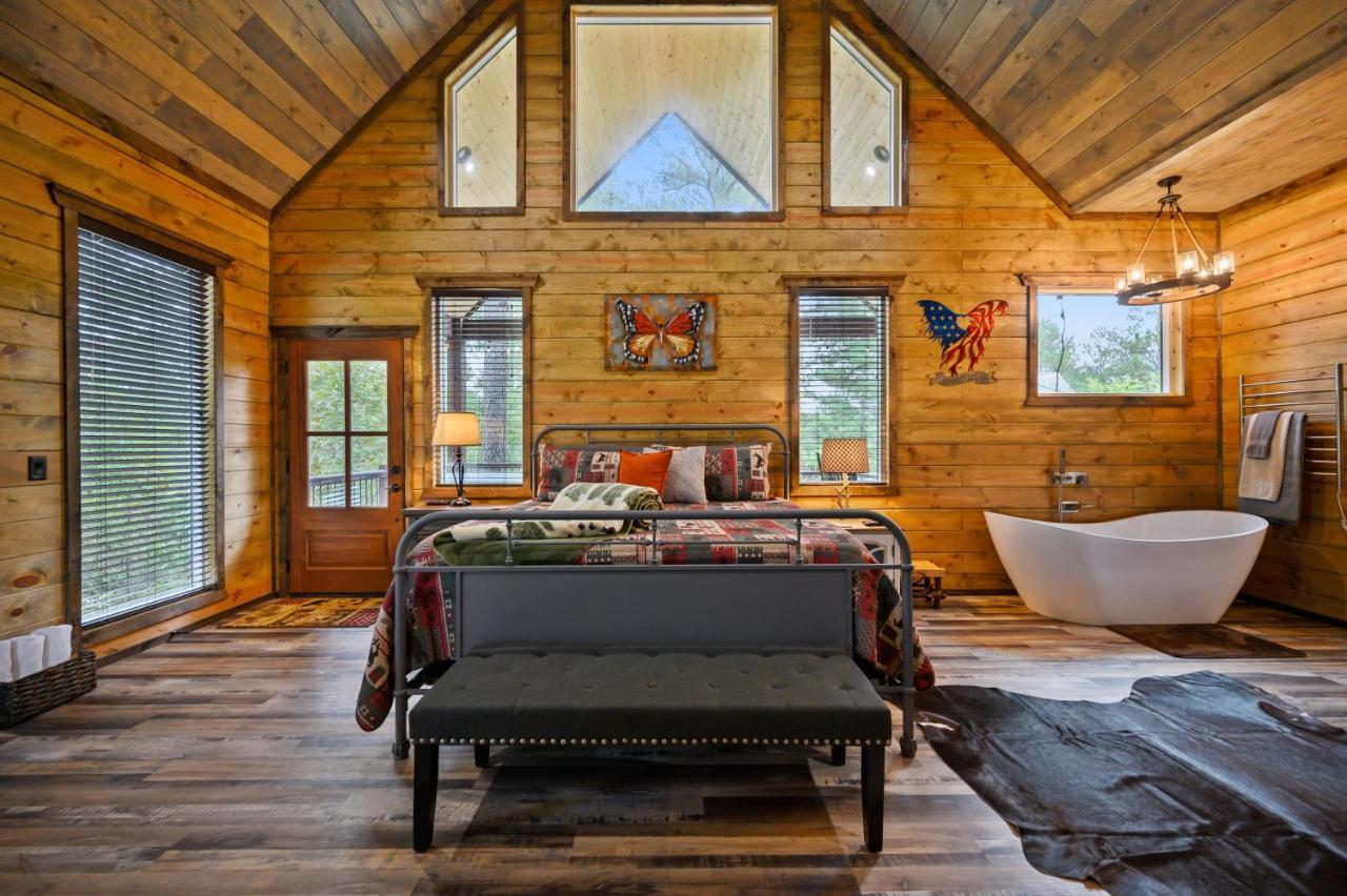 The Adirondack Honeymoon Hot Tub Soaking Tub Wood Burning Fireplace Stephens Gap Exterior foto